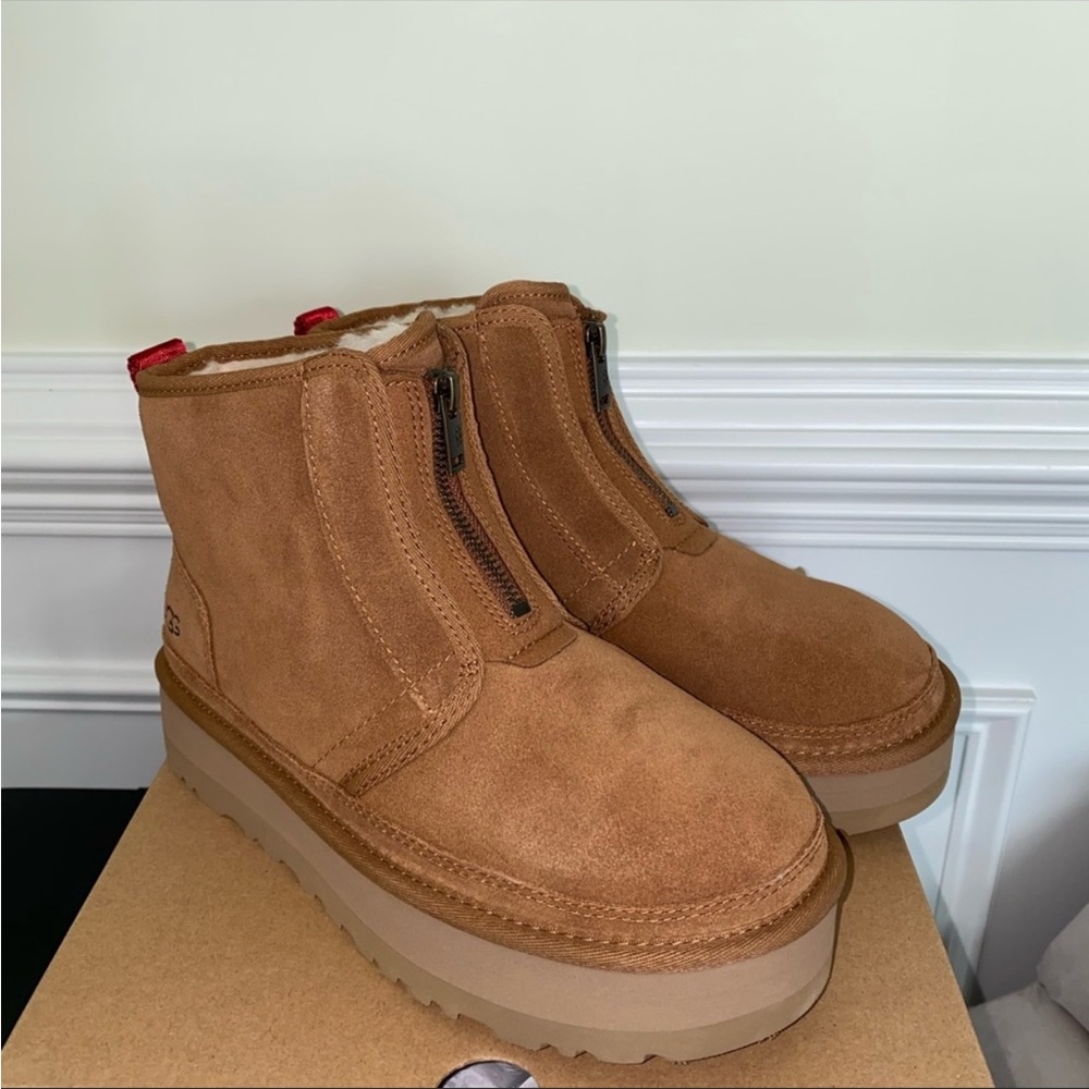 Brand new in Box UGG Neumel - Picture 8 of 16